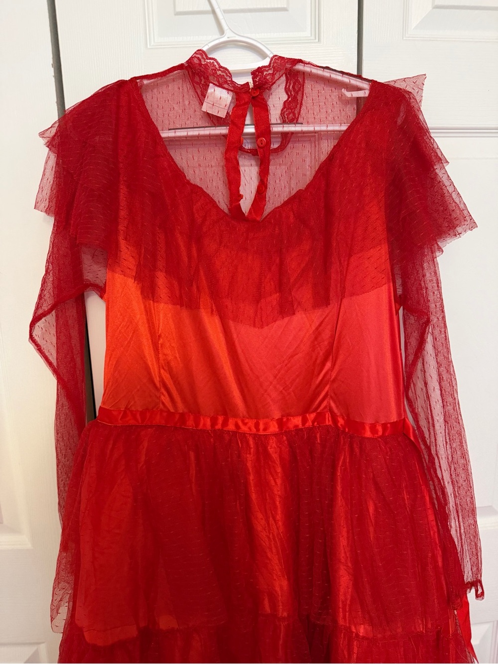 Beetlejuice Lydia Adult Red Wedding Dress Costume - Picture 9 of 13
